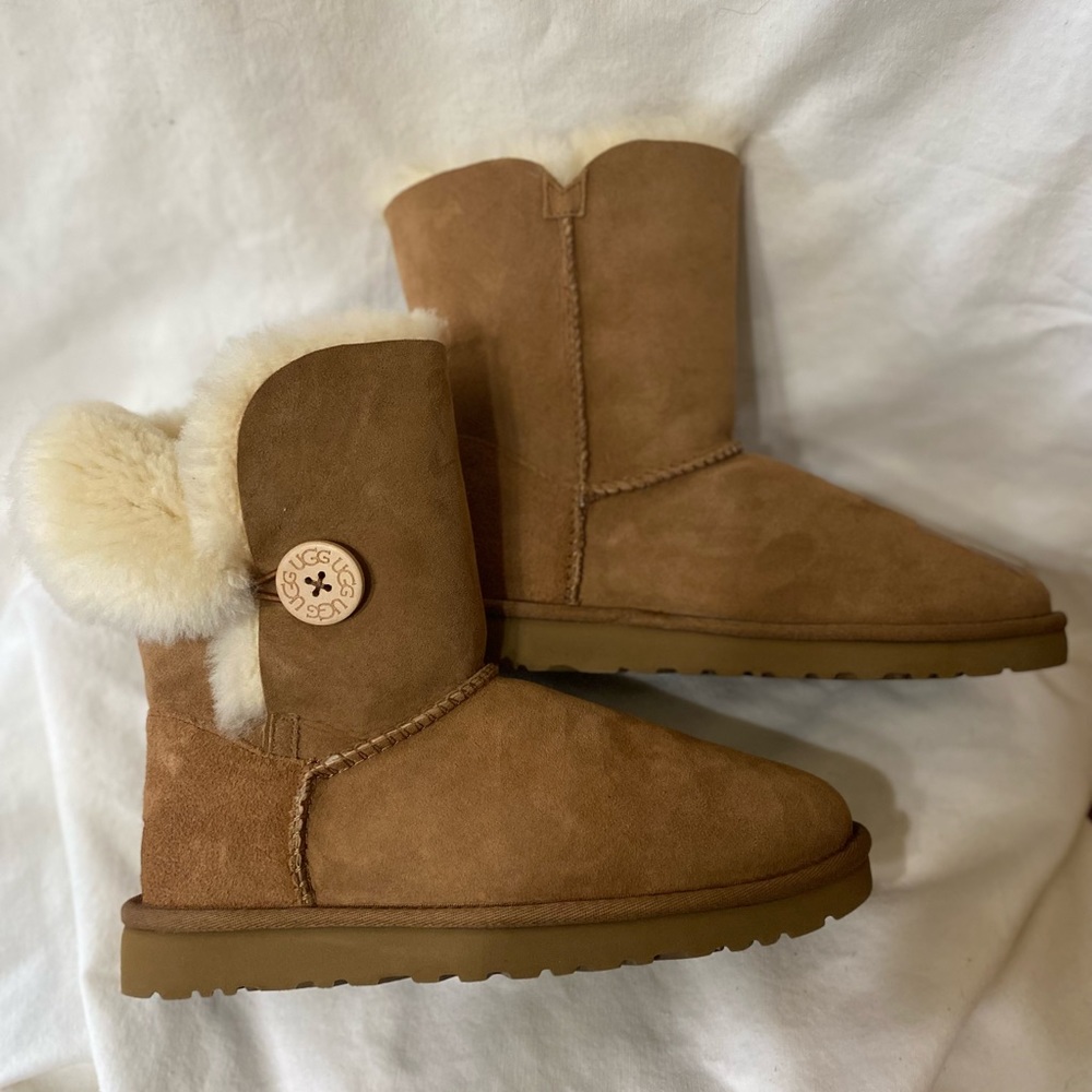 Sold UGG Australia Classic Short Leather Boots Women’s size 7 color Chestnut New - Picture 6 of 14